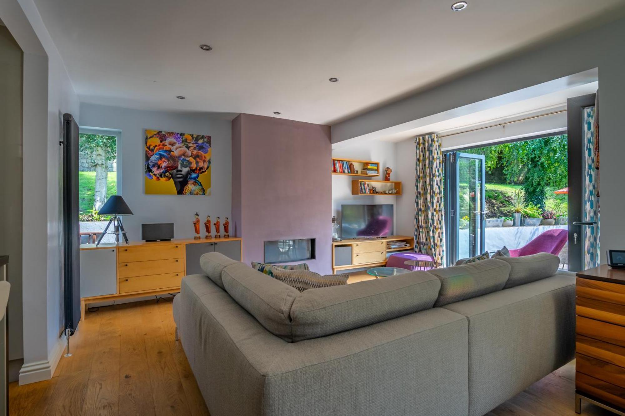 16 Hunt Court * York